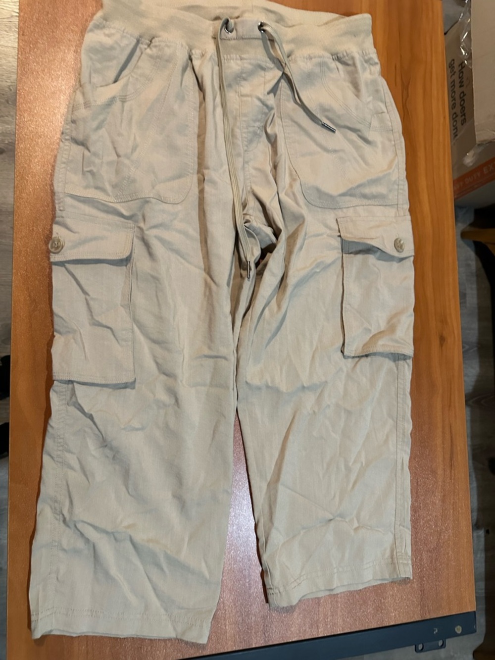 Outdoor Sports Women's Khaki Cargo Capri Pants Size L - Stretch Lightweight